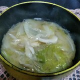玉ねぎ白菜マイタケの味噌汁